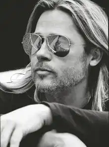 49岁皮特硬汉造型登杂志骑机车狂野不羁