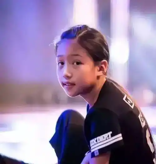 她12岁闯入世界街舞前四强,却曾经靠捡破烂支撑梦想