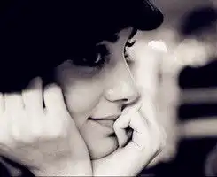 黑白带帽子的女头像,孤独寂寞无声的女人