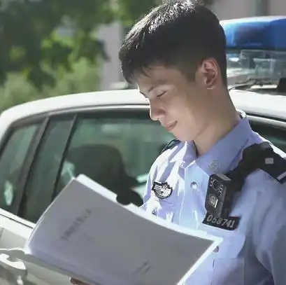 民警颜值刷屏网友惊呼翻版韩东君