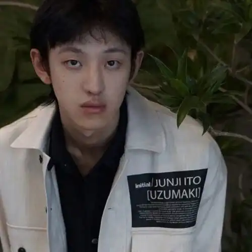 小众独特不理会世俗的男生头像