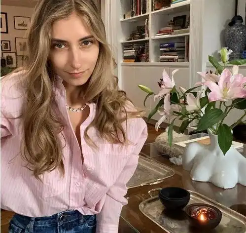 能把彩色穿得非常自然又舒畅的插画师复古文艺风的情怀很精彩