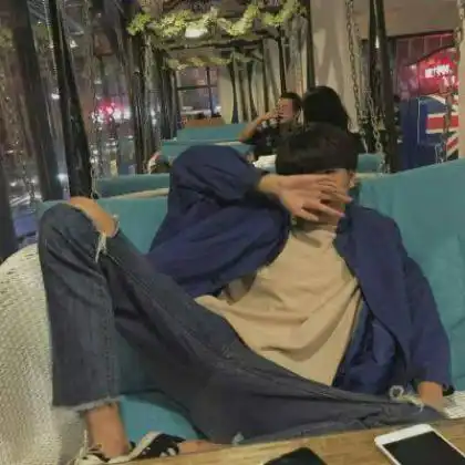 头像男生霸气冷酷,有几张黑白色也有抽烟的