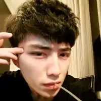 成熟猛男qq男生头像春光明媚你笑的妩媚妖娆