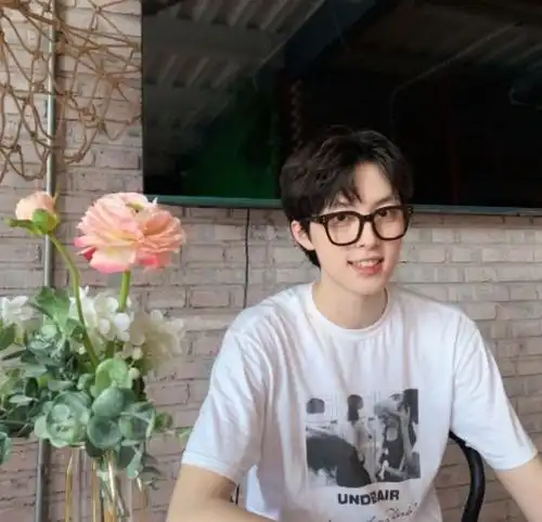 28岁男嘉宾神似肖战,引全场女生尖叫,看清长相肖战果然大众脸