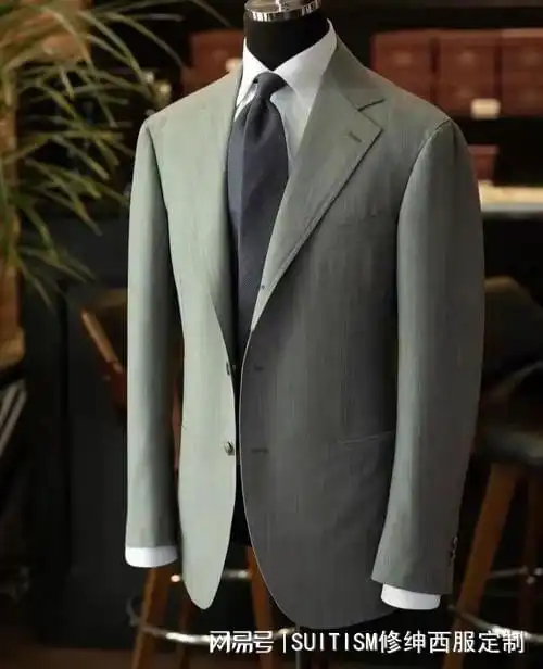 内江西装定制,成熟男士的轻熟正装穿搭
