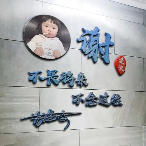 你的微信头像该换换了,海蓝色简约3d金属特效签名头像,请查收
