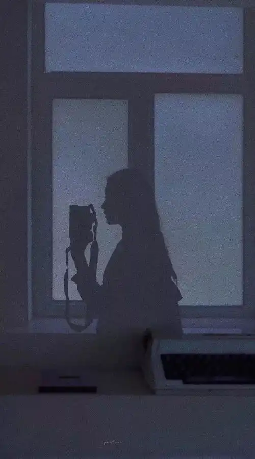 一曲悠扬,挣不脱心情的迷惘,懒懒的于时空里游荡