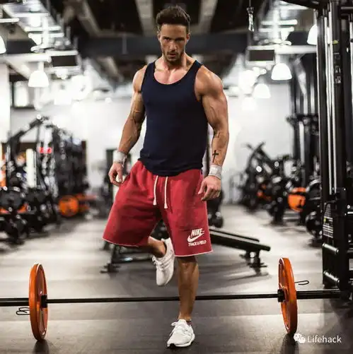 这才是男人该有的身材穿衣精致,脱衣有料,酷到不行