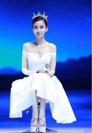 女明星们的坐姿唐嫣高贵,王丽坤像仙女,赵丽颖才是亮点