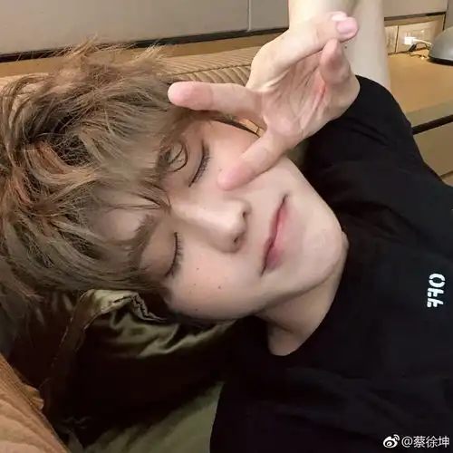 来看看坤坤的头像吧