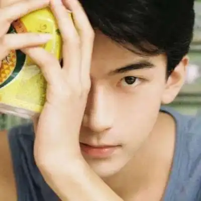 2023最新安静沉思男生头像