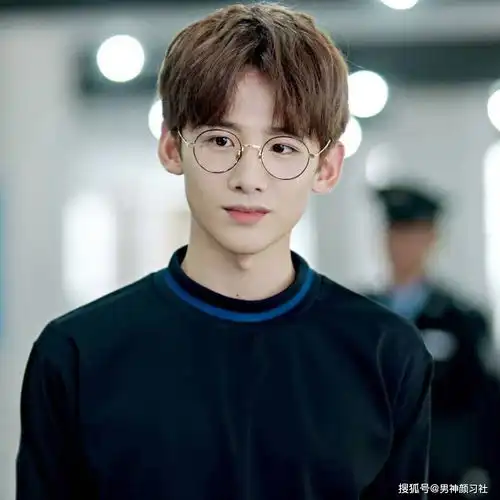 告别渣男穿搭,文艺风才是高段位,白敬亭和魏大勋都这么穿