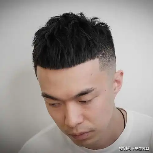 男生两边铲发型这样剪才帅气夏天留好这4款,时尚干净显精神