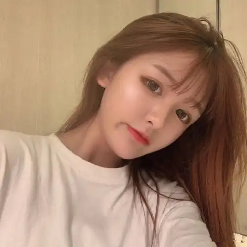 允恩深夜发文我值得你等看到地上的购物袋,网友算了吧