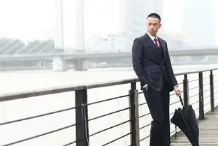 阮伟旌帅气演绎黑色英伦风绅士风范显熟男魅力