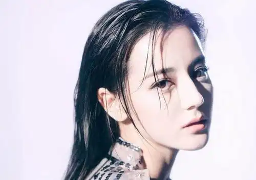 女星湿发造型,赵丽颖刘诗诗依旧甜美,杨幂简直不要太诱人