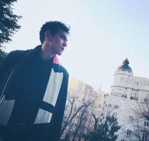 过年明星晒图9宫格吴亦凡帅关晓彤红陈小春的最值得期待