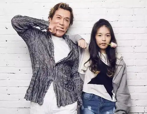 李咏别哭了,别送花,给我送个话筒吧