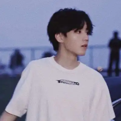 高清帅气的小红书头像男生真人图片