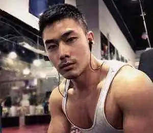 才知道,工地上搬砖的农民工和健身房的肌肉男,谁的力气大