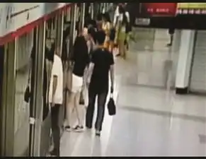 地铁伸咸猪手面对监控只得承认男子猥亵女乘客被拘5日