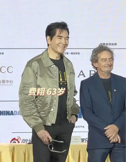 这一夜,63岁费翔秒了36岁朱一龙,才知道啥是身高带给男人的霸气