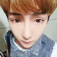 既安静又调皮的男生头像你总是笑着温柔地看着我男生头像