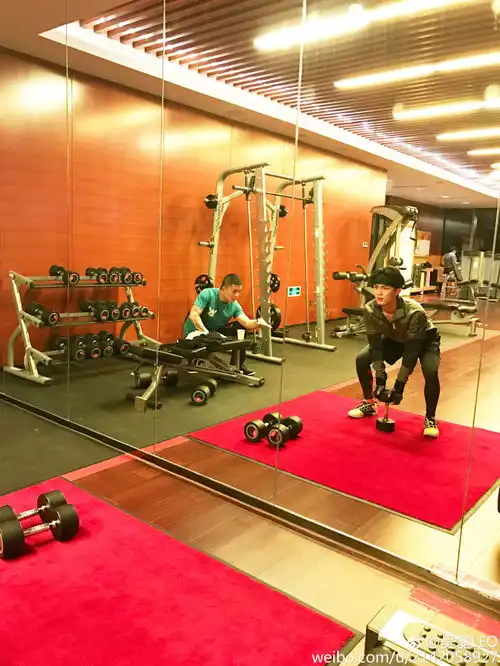 阳光大男孩吴磊,连健身的样子都这么可爱,宝藏男孩没跑了