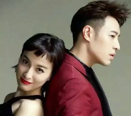 七夕趣事集锦七夕节北京街头现共享男友7元可接吻8旬翁把老伴比仙女,爱情故事画墙上