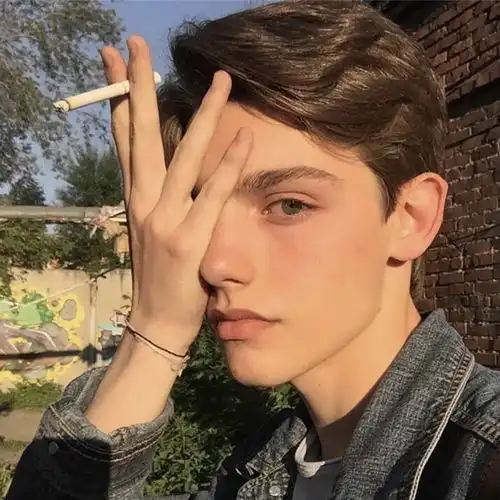 头像阔别已久的男生头像