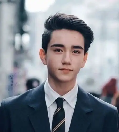 组图和马16岁旧照似漫画男主戴金丝眼镜青涩帅气