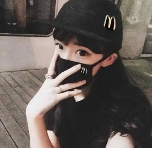请问下这个是情侣头像吗,谁有另一半
