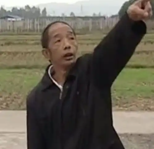 妻子带人回家被丈夫抓现行砸门看到一幕,丈夫当场崩溃