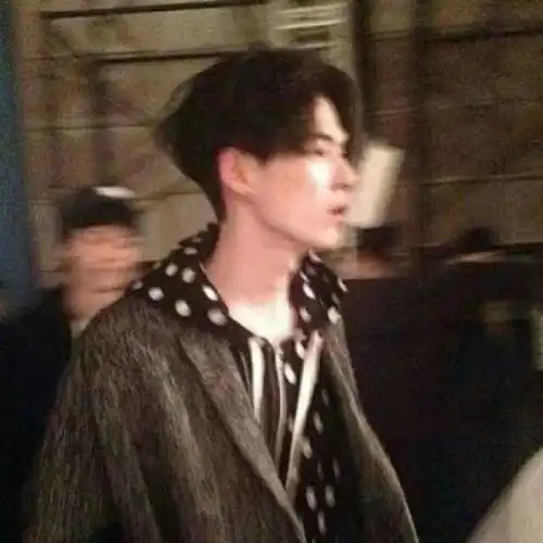 有没有好看男生侧脸头像