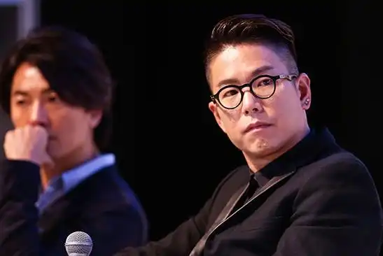 十八年婚姻破碎50岁tvb男星出席儿子毕业礼,拒与前妻一起合照