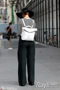 穿条纹的女孩品味都不差