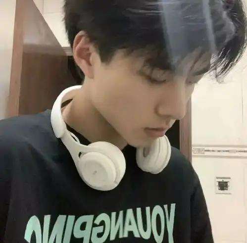 小众男生头像以后你的瓶盖都是我来拧