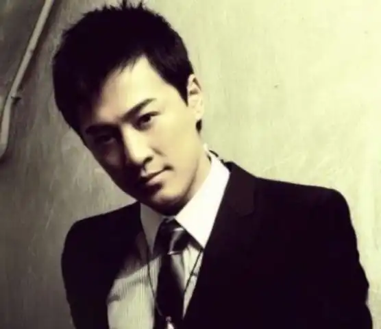 名字带峰最帅的男星,冯绍峰第3,李易峰第2,第一颜值逆天