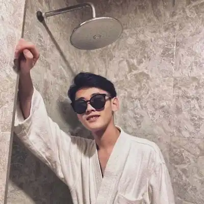 冉冉拿图点赞,喜欢关注好看的男头男生头像我要个性网
