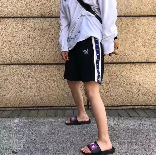 呵呵呵现在的男生真会穿衣服