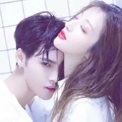 热恋期,亲亲抱抱已玩腻那就换成这3羞动作,ta准拿你没辙