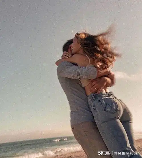 中年异性之间交往,男人这样做很容易让女人对你动情