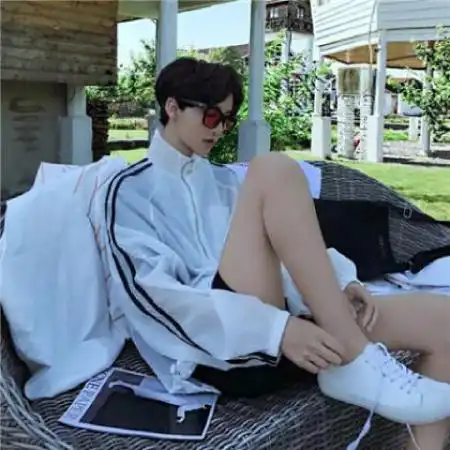 小清新男生头像冷酷帅气,追求爱情这绝对的给力