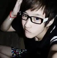 手中摇曳柔弱的青春