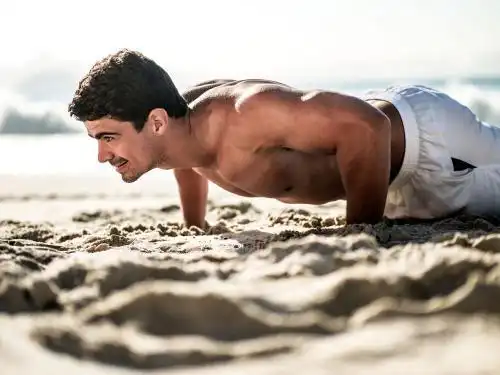 长期健身只做俯卧撑的人,最后都变成什么样子