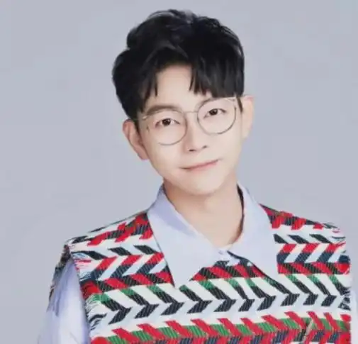 胡夏私生子事件曝光,工作室澄清造谣传言