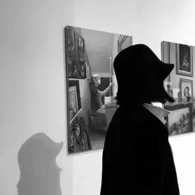 比较悲伤的头像黑白女,用安静粉饰落寞的女人