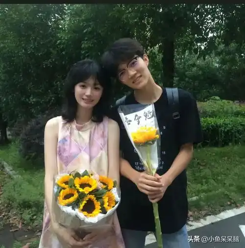 去年牵手跑出考场的情侣后续来了成绩不理想网友猜到了