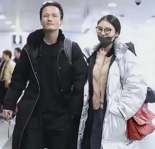 徐冬冬尹子维官宣复合十指紧扣疑同居,男方曾疯求复合半年多